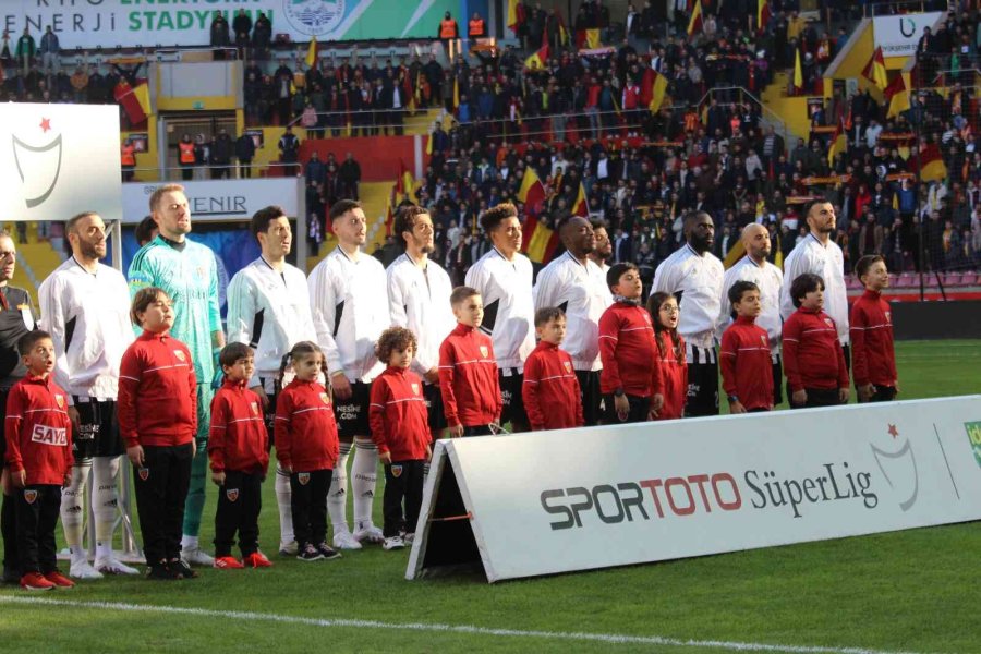 Spor Toto Süper Lig: Kayserispor: 0 - Beşiktaş: 2 (ilk Yarı)