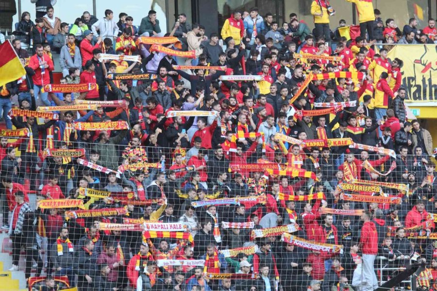 Spor Toto Süper Lig: Kayserispor: 0 - Beşiktaş: 2 (ilk Yarı)