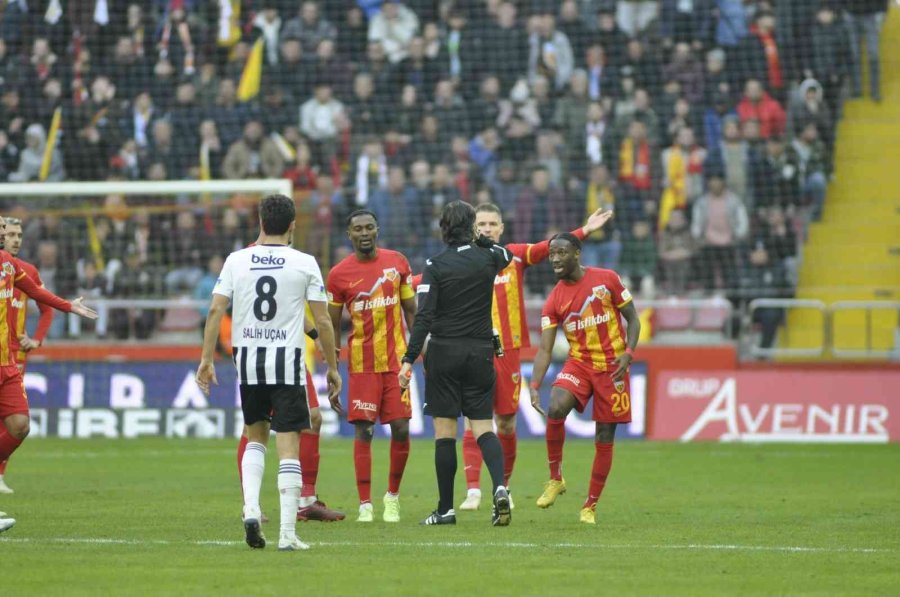 Spor Toto Süper Lig: Kayserispor: 0 - Beşiktaş: 2 (ilk Yarı)