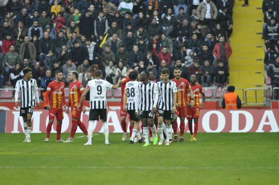 Spor Toto Süper Lig: Kayserispor: 0 - Beşiktaş: 2 (ilk Yarı)