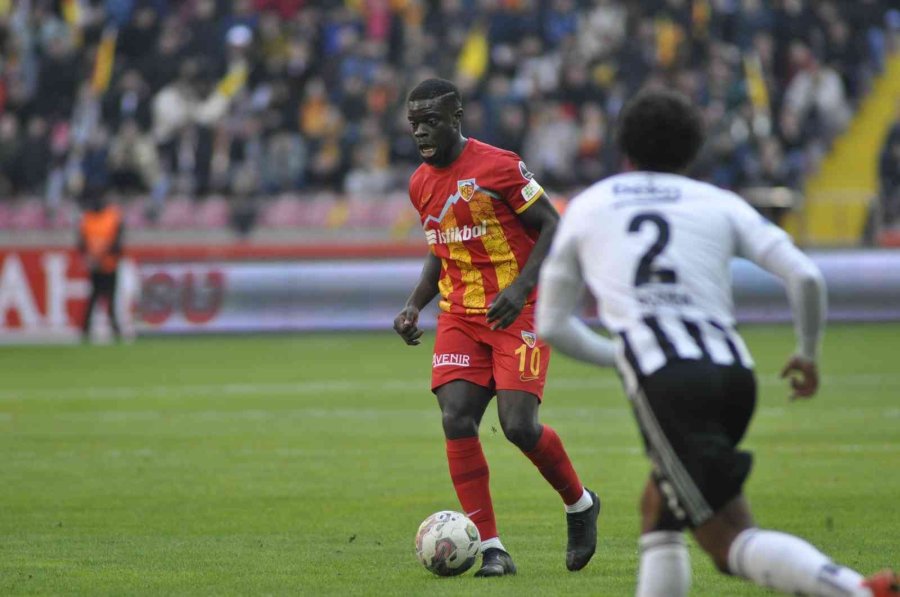 Spor Toto Süper Lig: Kayserispor: 0 - Beşiktaş: 2 (ilk Yarı)