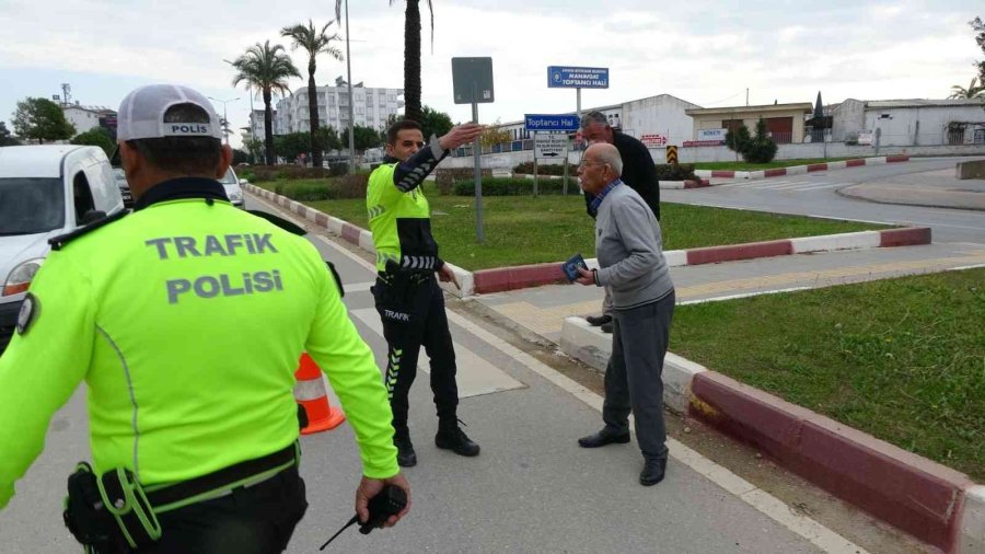 Otomobilin Çarptığı Bisikletli Ölümden Döndü, Sürücü Kaza Anını Soğukkanlılıkla Anlattı