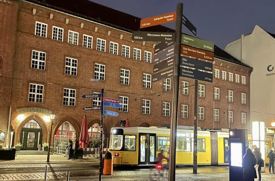 Berlin’de Dikkat Çeken Eskişehir Tabelası