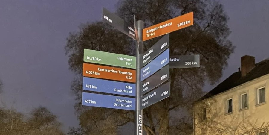 Berlin’de Dikkat Çeken Eskişehir Tabelası