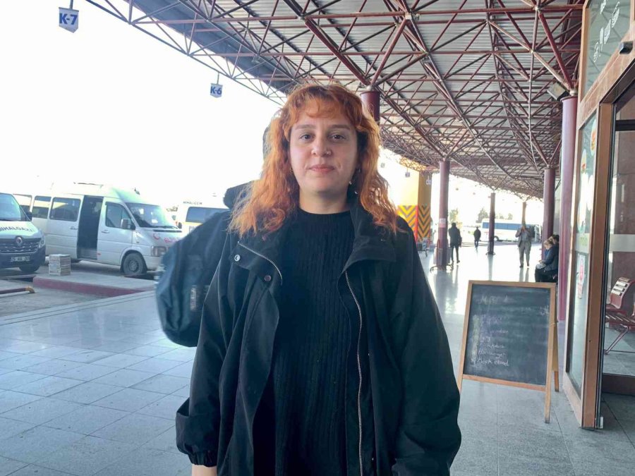 Sınavları Biten Öğrenciler Otogara Akın Etti