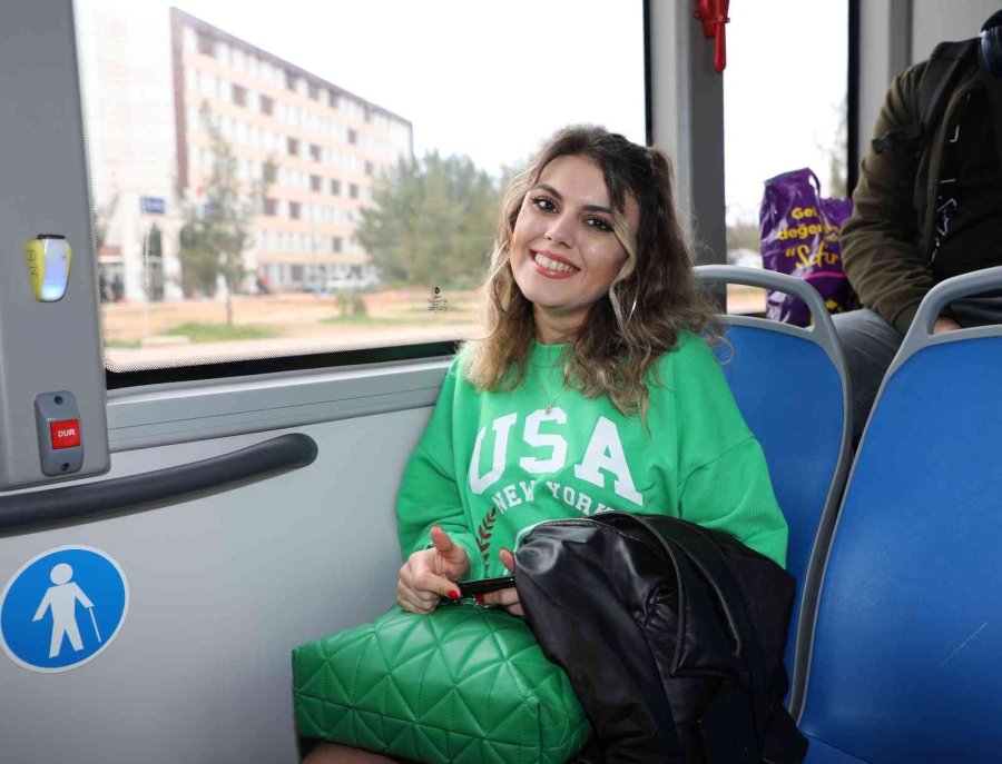 Çevre Dostu Elektrikli Otobüsler Ücretsiz Olarak Öğrencilerin Hizmetinde