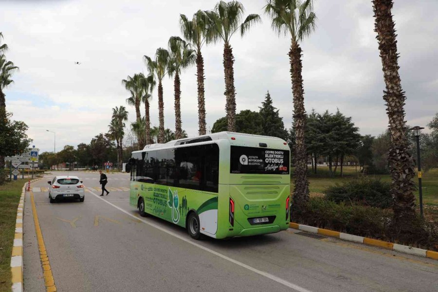 Çevre Dostu Elektrikli Otobüsler Ücretsiz Olarak Öğrencilerin Hizmetinde