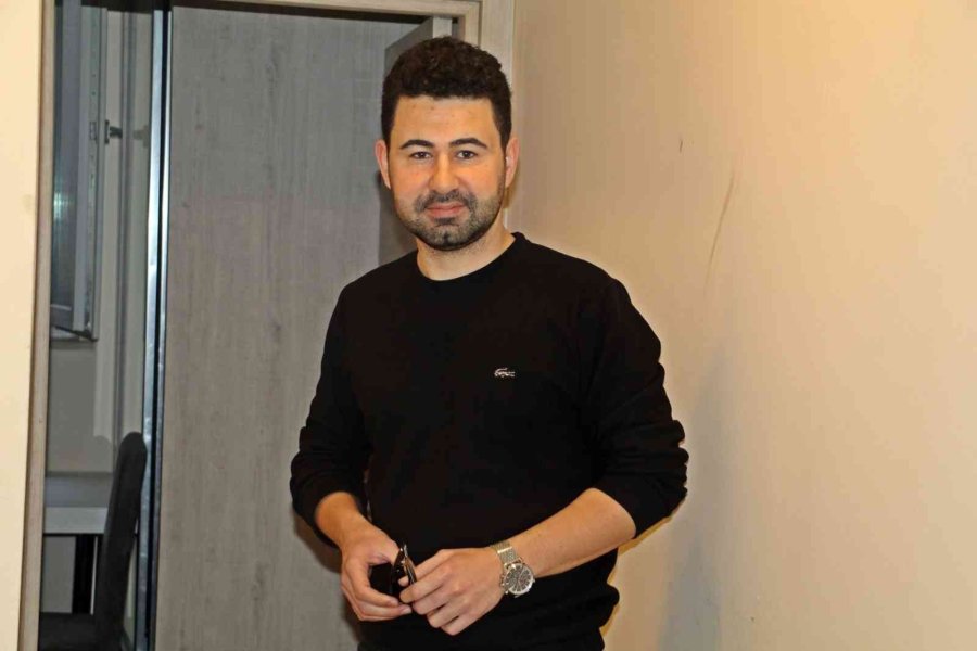 Sekerek Geldiği Apartmanda, Eşyaları Çalıp Topladıkça İyileşti