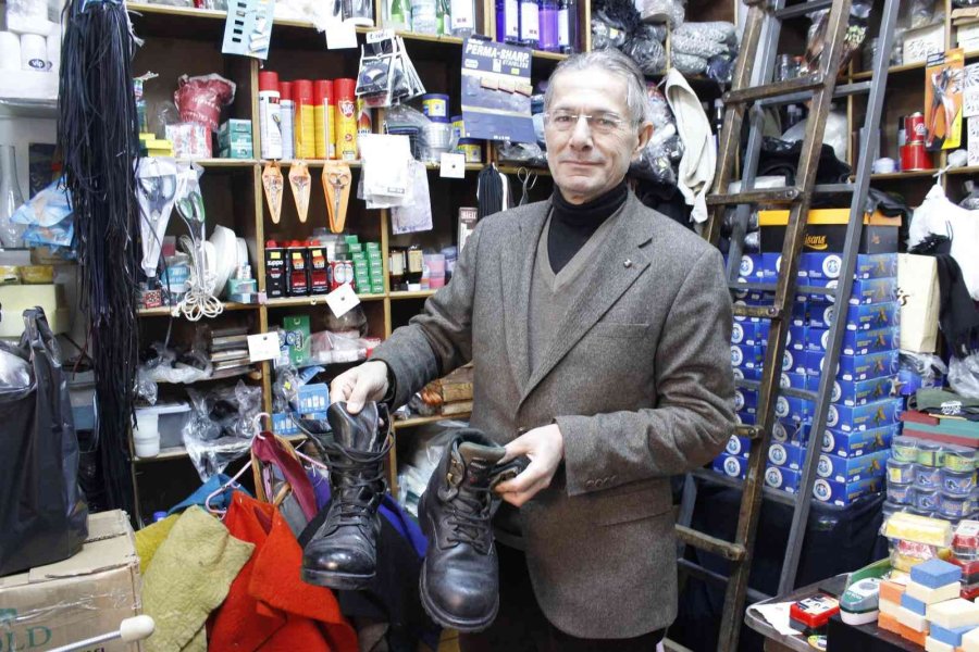 Kışlık Ayakkabılar Esnafın Elinde Kaldı