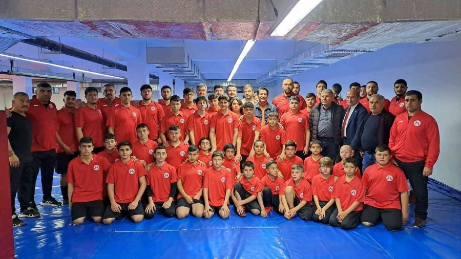 Döşemealtı Belediyesinin Pehlivanları Yeni Sezon İçin Kampa Girdi