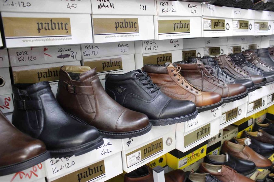 Kışlık Ayakkabılar Esnafın Elinde Kaldı