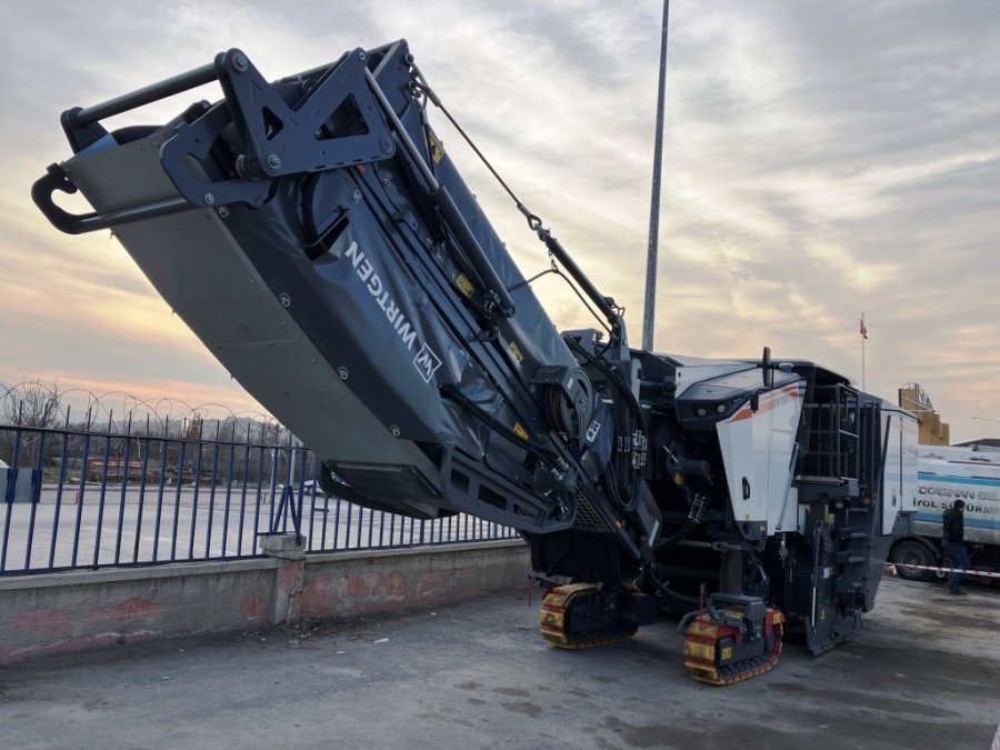 Başkan Çolakbayrakdar: "kayseri’de İlk Ve Tek Olan Asfalt Freeze Aracını Filomuza Ekledik"