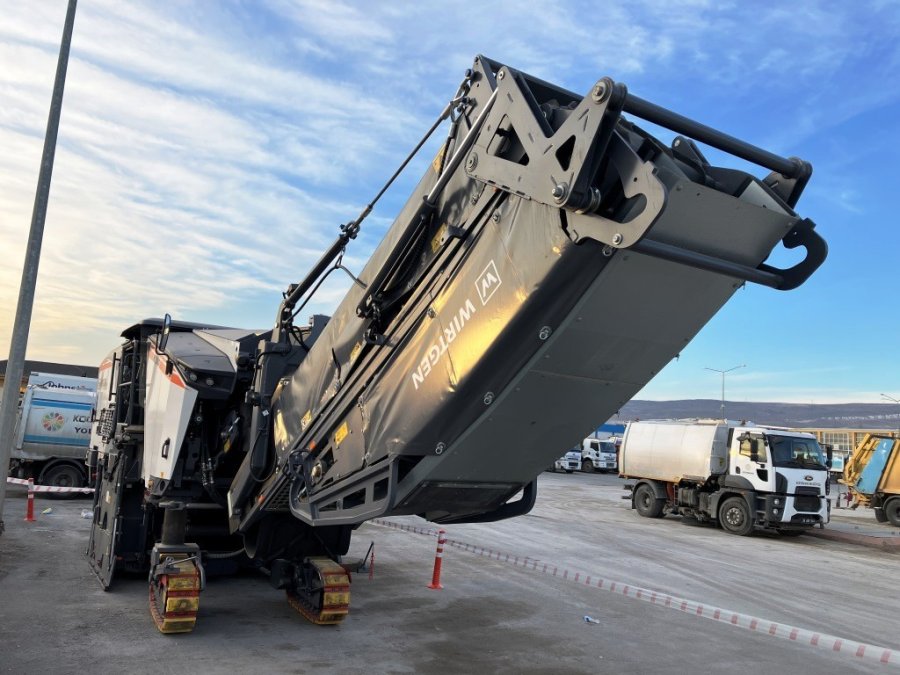 Başkan Çolakbayrakdar: "kayseri’de İlk Ve Tek Olan Asfalt Freeze Aracını Filomuza Ekledik"