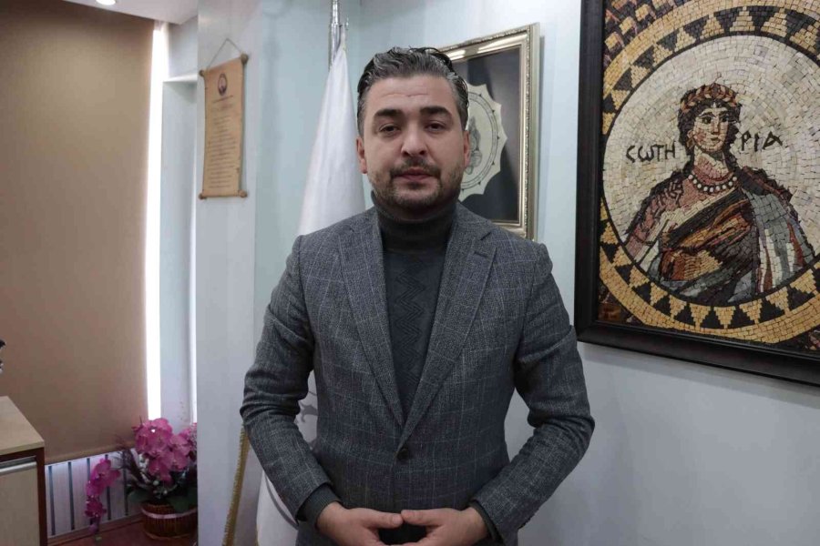 "sıra Beklemem" Dedi, Eczaneyi Dağıttı