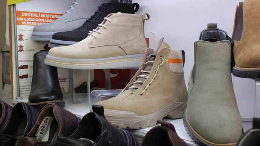 Kışlık Ayakkabılar Esnafın Elinde Kaldı