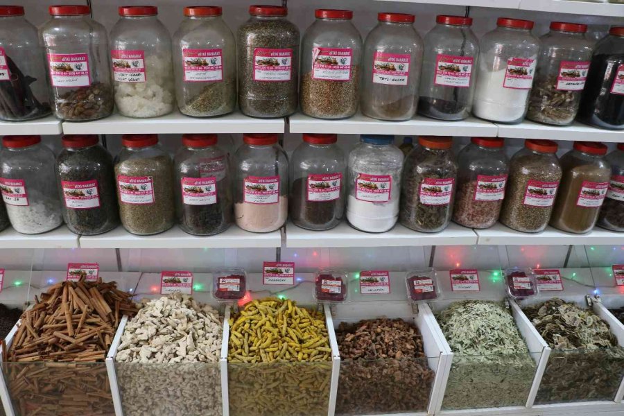 Hastalık Çoğaldı, Bitkilere Rağbet Arttı: En Çok Zencefil, Zerdeçal Ve Tarçın Tercih Ediliyor