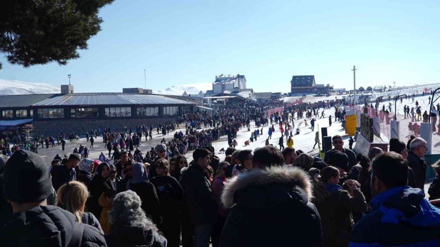 Erciyes Hafta Sonu 100 Bin Misafir Ağırladı