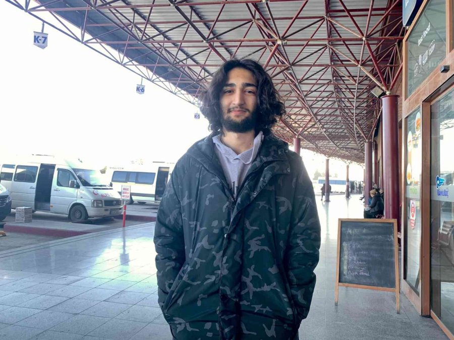 Sınavları Biten Öğrenciler Otogara Akın Etti