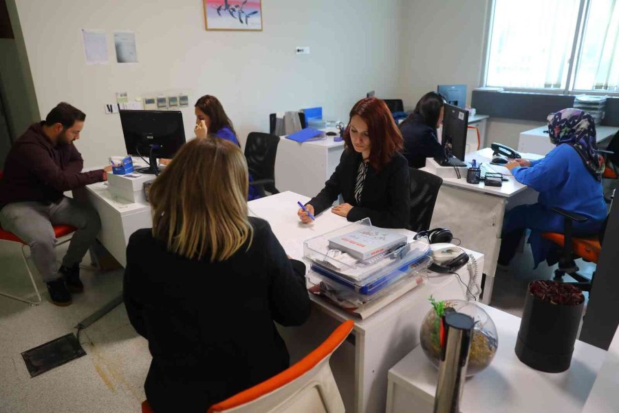 Büyükşehir Belediyesi İş Danışmanlık Ofisi 2022 Yılında 2 Bin 106 Kişiye İş Buldu