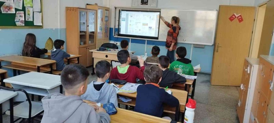 Eskişehir’de Öğrenciler Açılan Kurslarla Tatillerini Verimli Geçiriyor