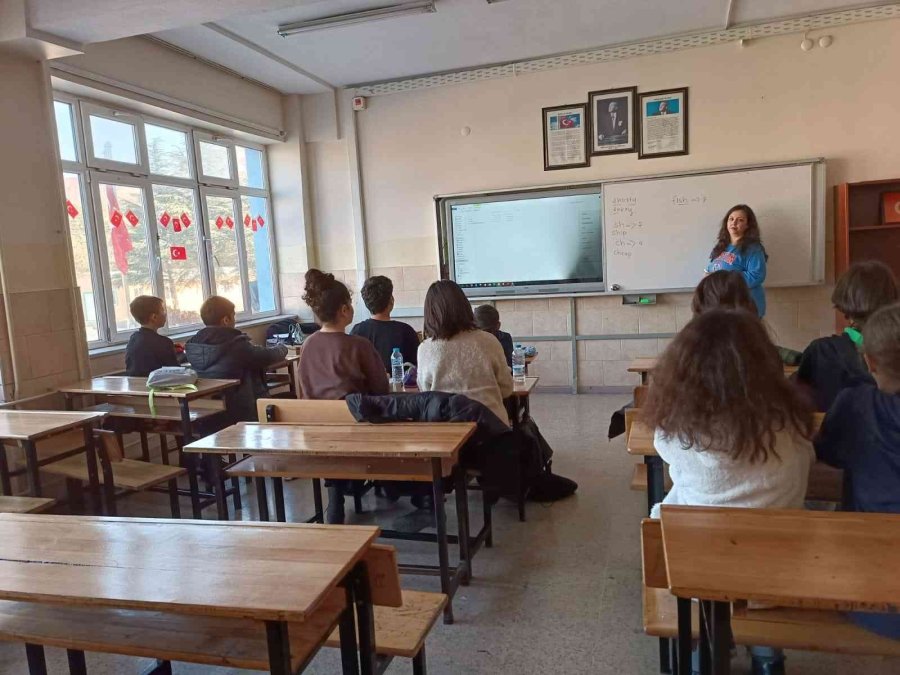 Eskişehir’de Öğrenciler Açılan Kurslarla Tatillerini Verimli Geçiriyor