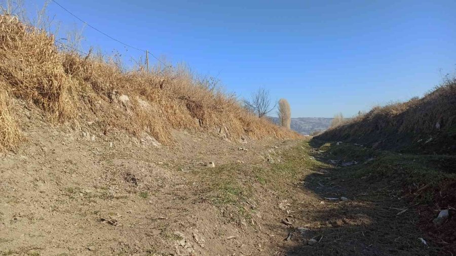 Son 20 Yılın En Kurak Kışı Yaşanan Eskişehir’de Çiftçi Yağış Bekliyor