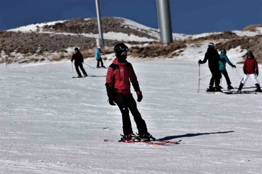 Erciyes’in Görünmeyen Kahramanları: Jak Timleri