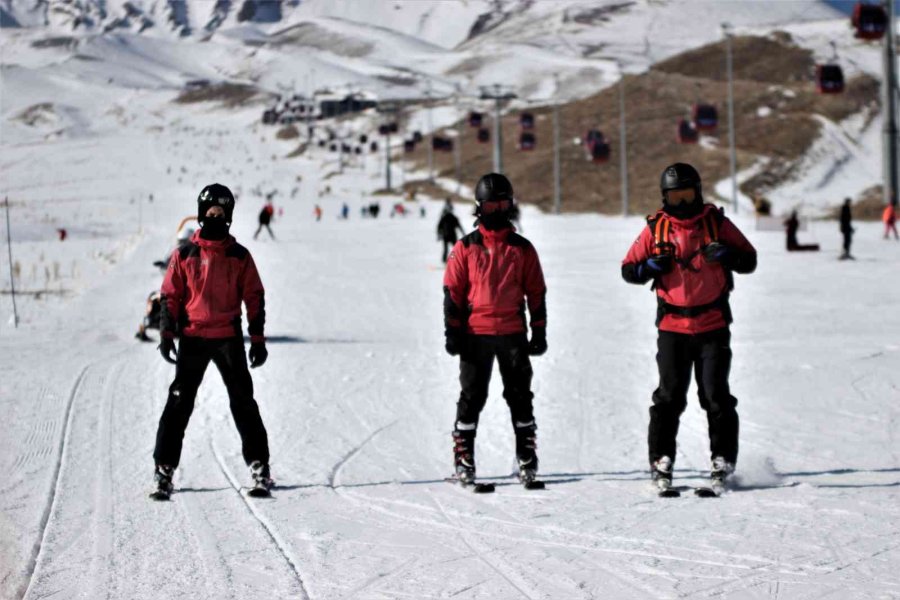 Erciyes’in Görünmeyen Kahramanları: Jak Timleri