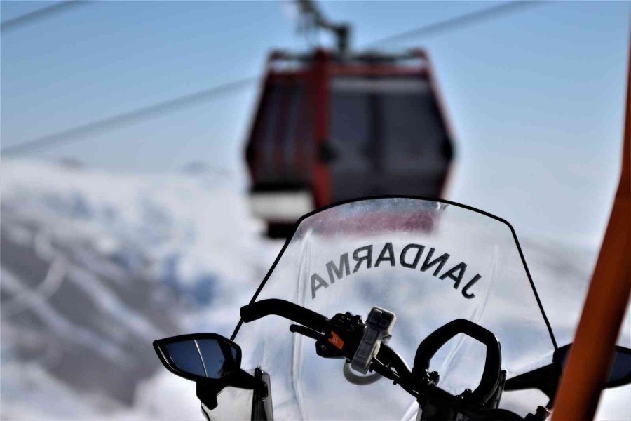 Erciyes’in Görünmeyen Kahramanları: Jak Timleri