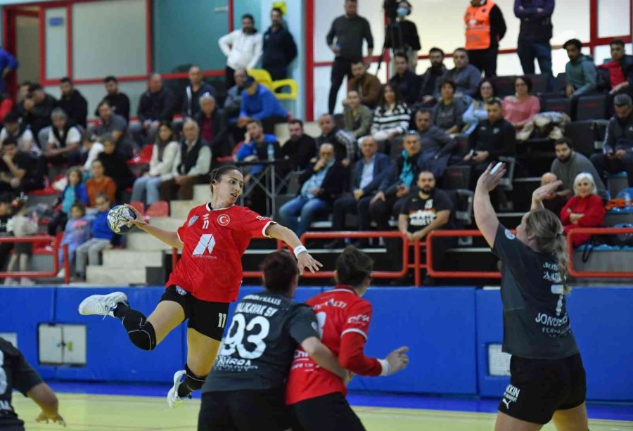 Konyaaltı’nın Hedefi Lideri Yenmek