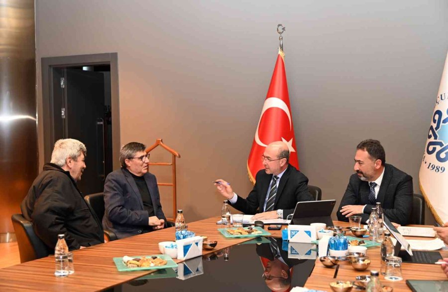 Selçuklu’da Mahalle Muhtarlarıyla İstişareler Devam Ediyor