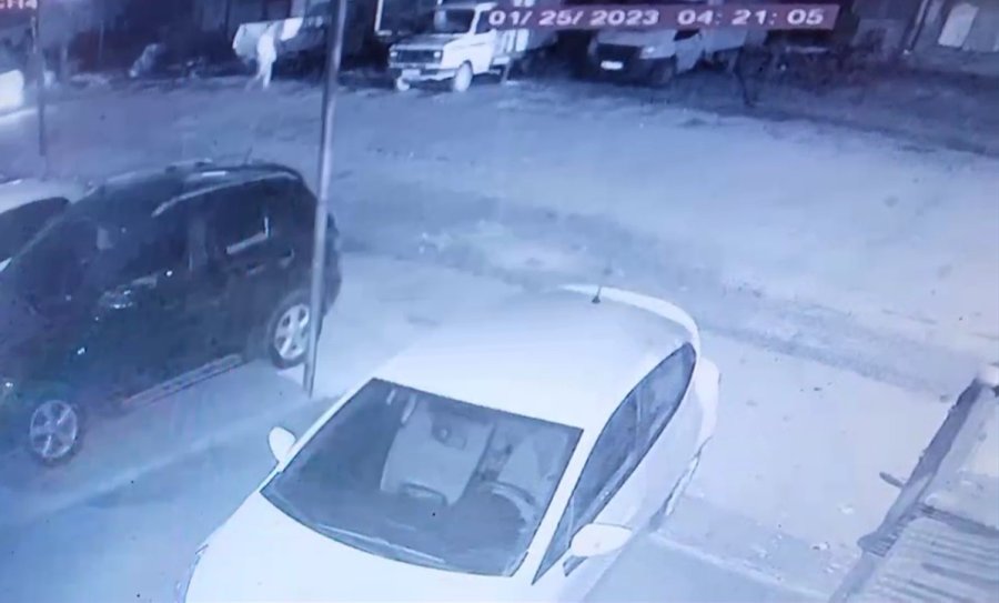 Domates Yüklü Kamyonetin Çalınma Anları Kamerada