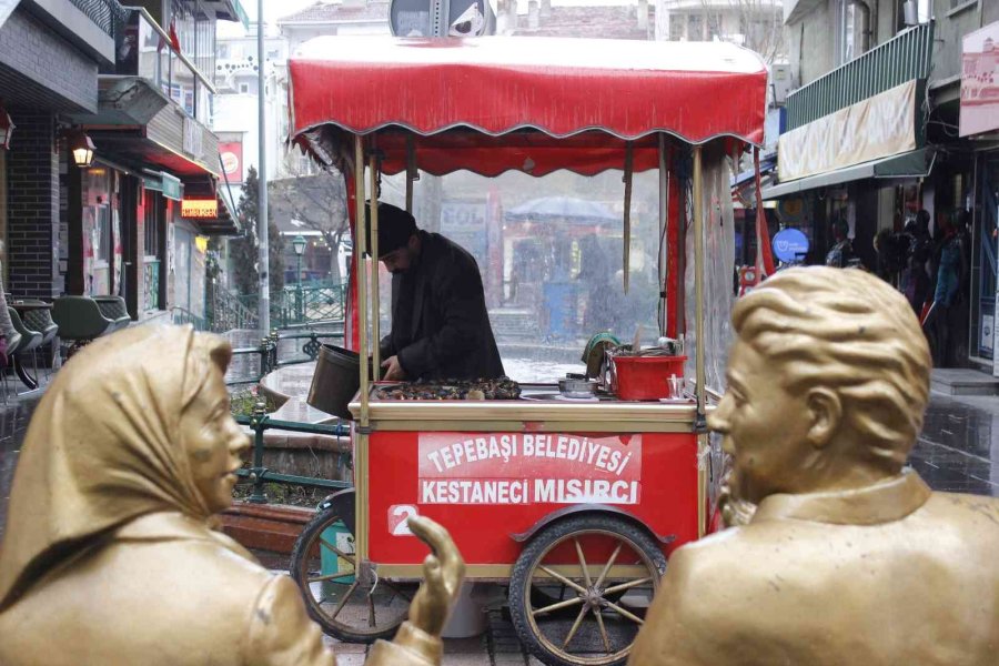 Bayılsa Da Tezgahının Başından Ayrılmıyor