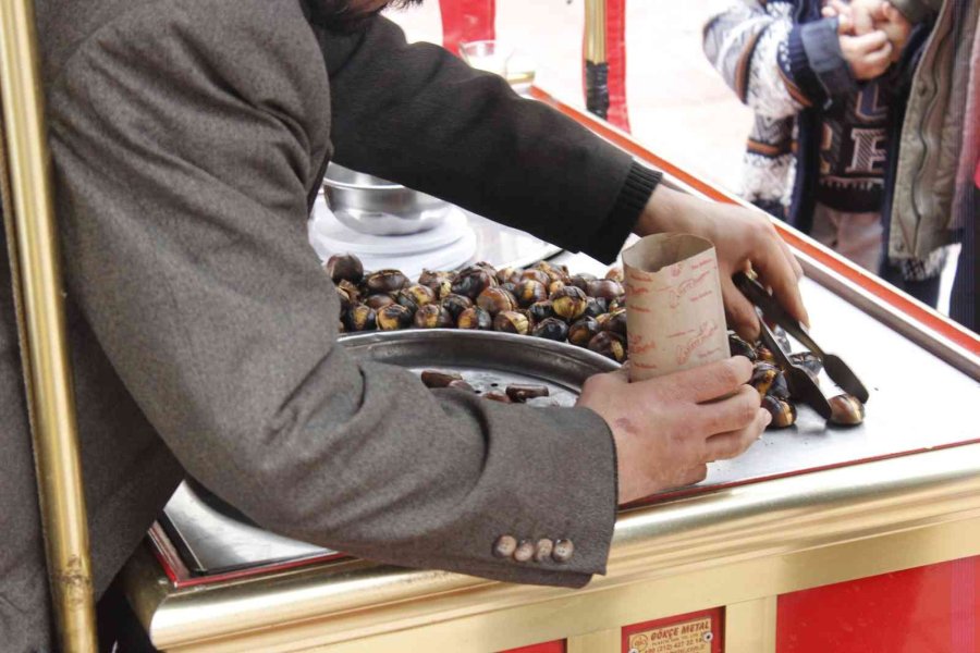 Bayılsa Da Tezgahının Başından Ayrılmıyor