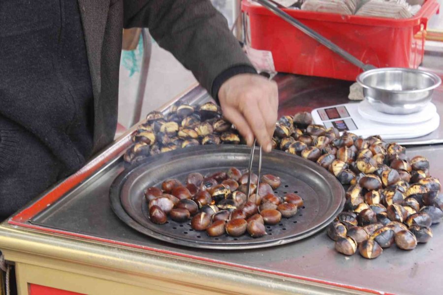 Bayılsa Da Tezgahının Başından Ayrılmıyor