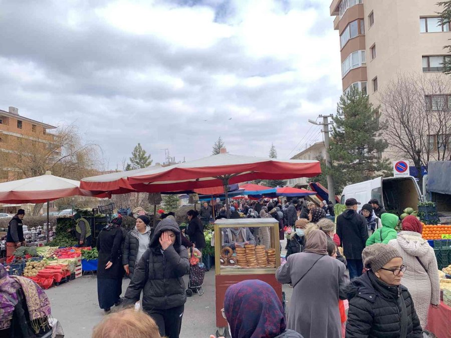 Semt Pazarı Tıklım Tıklım