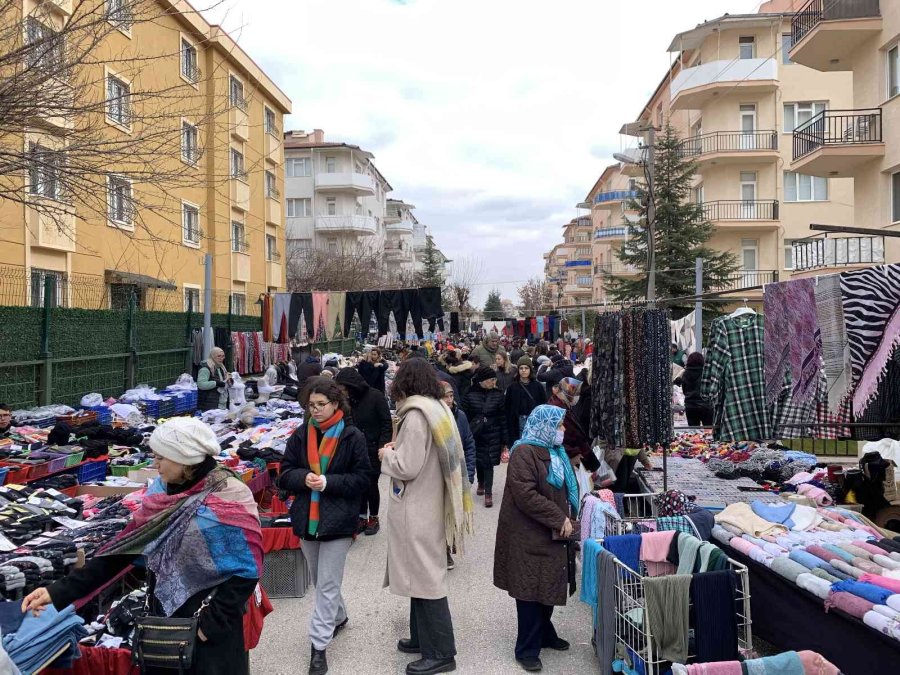 Semt Pazarı Tıklım Tıklım