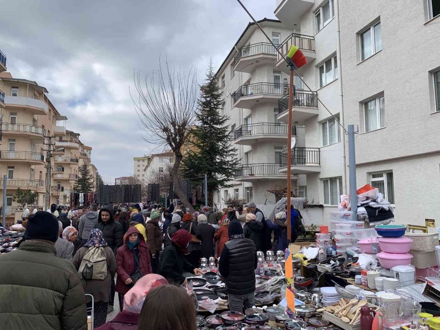 Semt Pazarı Tıklım Tıklım