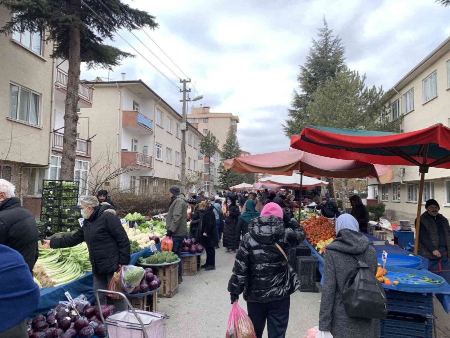 Semt Pazarı Tıklım Tıklım