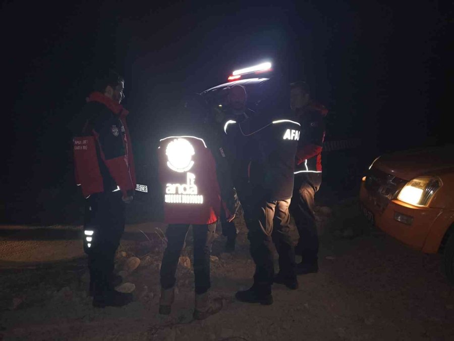 Gölete Devrilen İş Makinesinin Operatörü Hayatını Kaybetti