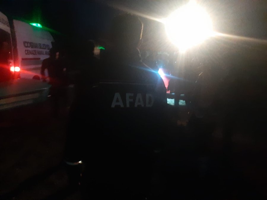 Gölete Devrilen İş Makinesinin Operatörü Hayatını Kaybetti