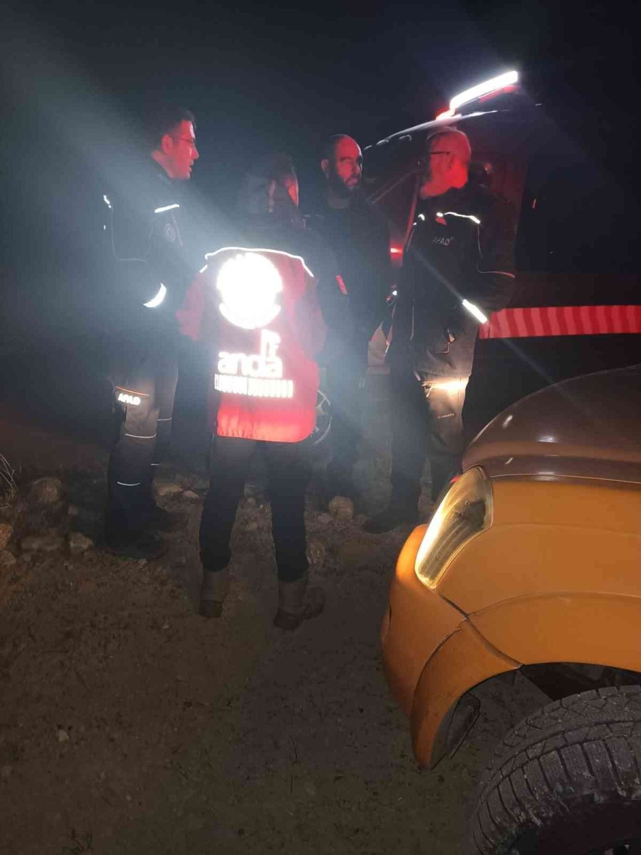 Gölete Devrilen İş Makinesinin Operatörü Hayatını Kaybetti