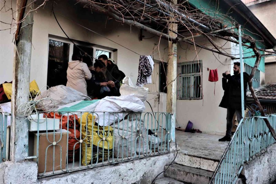 Karısıyla Tartıştı, Evini Ateşe Verdi