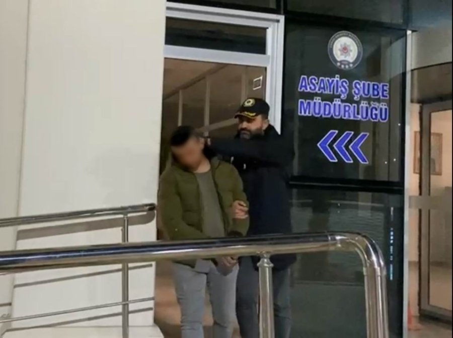 Konya’da Ailesinin Kayıp İlanı Verdiği Şahıs Hırsızlıkla Meşgulmüş