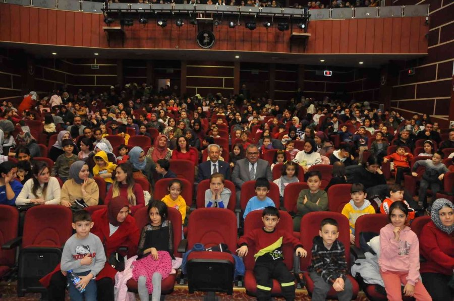 Akşehir’de Çocuklar Tiyatroyla Buluştu