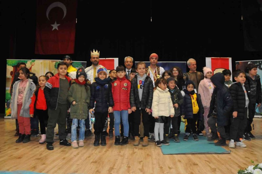 Akşehir’de Çocuklar Tiyatroyla Buluştu