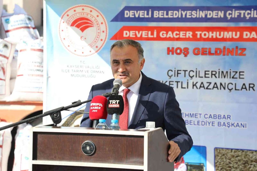 Develi Belediyesi’nden Çiftçilere Gacer Tohumu Desteği
