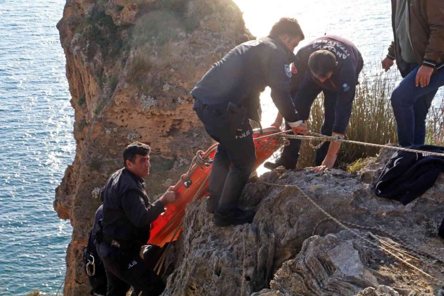 Falezlerden Düşen Yaşlı Adam 1 Saatlik Çalışayla Kurtarıldı
