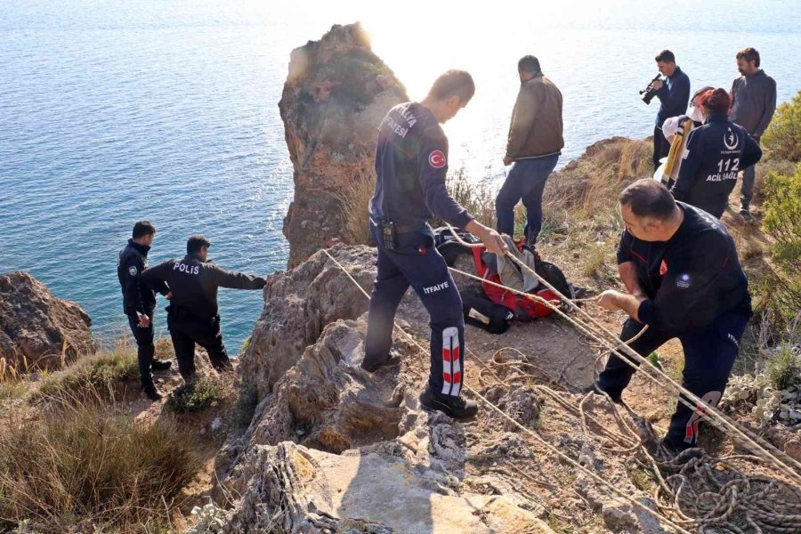 Falezlerden Düşen Yaşlı Adam 1 Saatlik Çalışayla Kurtarıldı