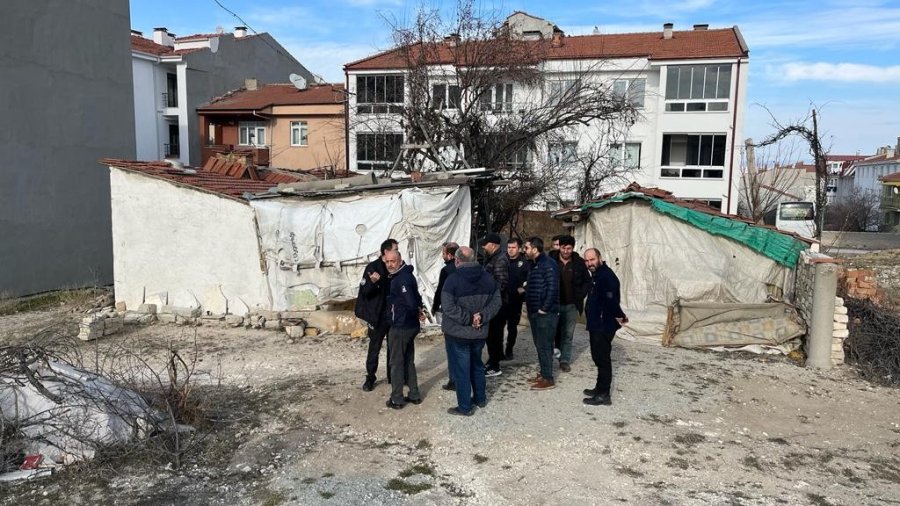 Metruk Ev Mahalleliyi Tedirgin Ediyor